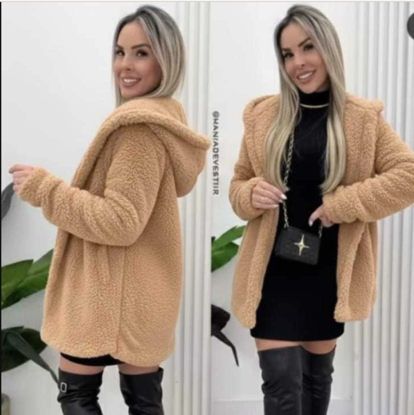 Casaco Feminino de Pelinco com Capus
